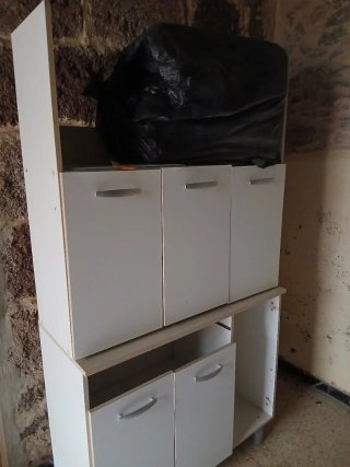 Mueble de cocina de madera cabecero y pasa platos.