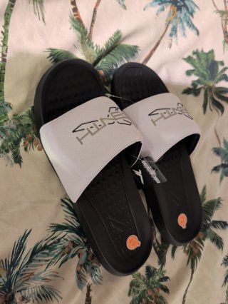 Chanclas Negras y Blancas