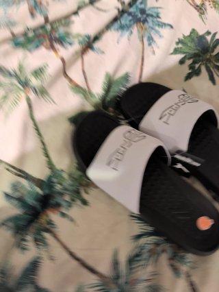 Chanclas Negras y Blancas