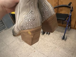 Botines Beige con Brillantes Talla 36