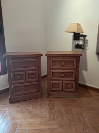 Mesas de noche de madera maciza 45 cada una