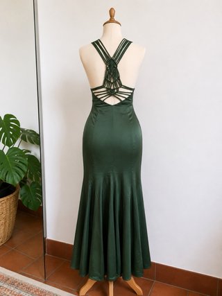 Vestido verde largo trenzado espalda