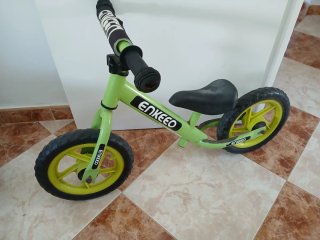 Lote patinete, bici sin pedales,raquetas, cocinita