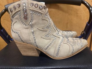 Botines Alma en Pena Beige con Brillantes