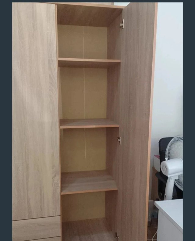 Guardaroba bianco in legno