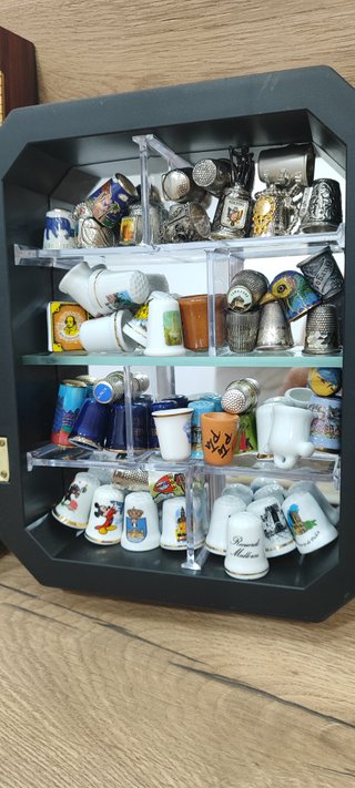 Colección de dedales decorativos