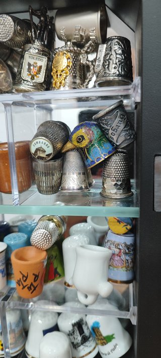 Colección de dedales decorativos