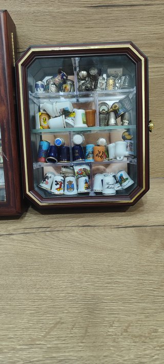Colección de dedales decorativos