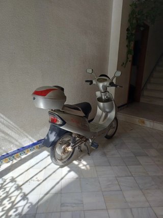 Bicicleta Eléctrica color Plata