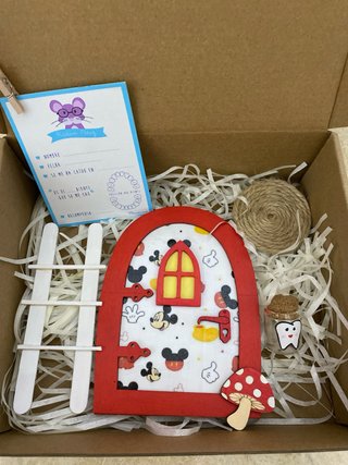 Puerta Ratoncito Pérez con accesorios