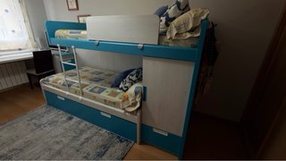 Litera compacta juvenil con armario y cama nido.