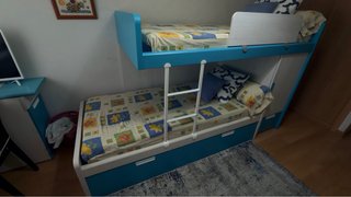 Litera compacta juvenil con armario y cama nido.