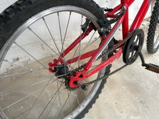 Bicicleta infantil roja 20