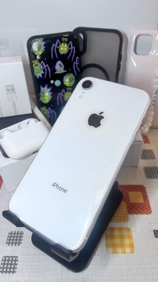 iPhone XR Bianco + Auricolari Air Pro 6