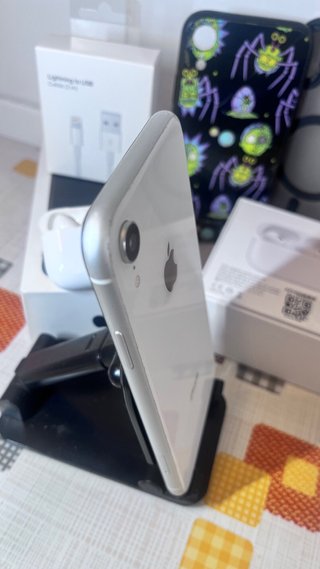 iPhone XR Bianco + Auricolari Air Pro 6