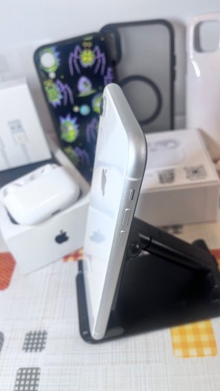iPhone XR Bianco + Auricolari Air Pro 6