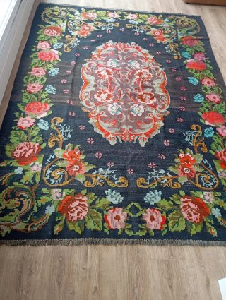 Alfombra grande floral azul y roja
