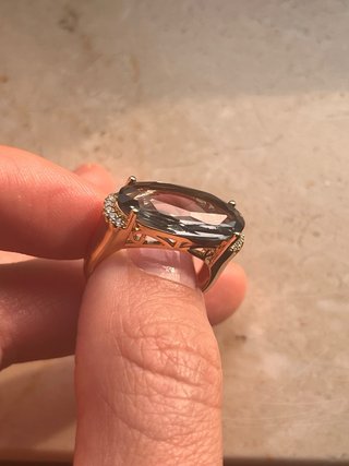 Anello oro laminato con pietra grigio petrolio
