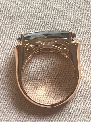 Anello oro laminato con pietra grigio petrolio