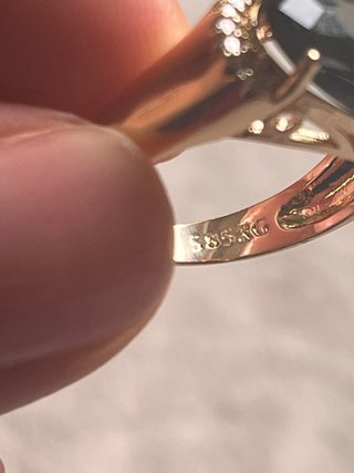 Anello oro laminato con pietra grigio petrolio