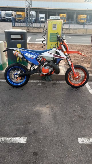 Cambio pistón y mantenimiento motos enduro a casa