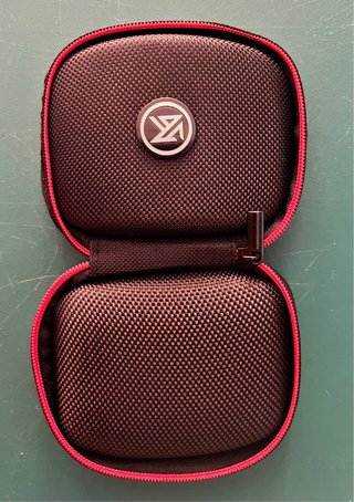 Estuche KZ Negro y Rojo para Auriculares