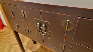 Consola orientale (ingresso)