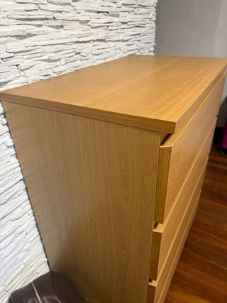 Cómoda de madera con 4 cajones