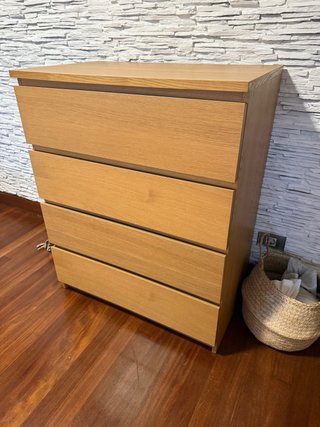 Cómoda de madera con 4 cajones