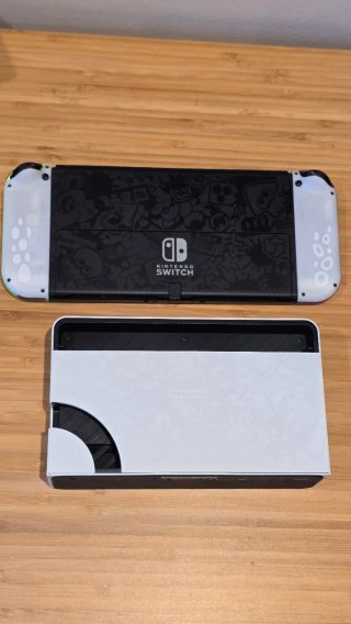 Switch OLED Edizione Splatoon 3 con 1 mese di utilizzo