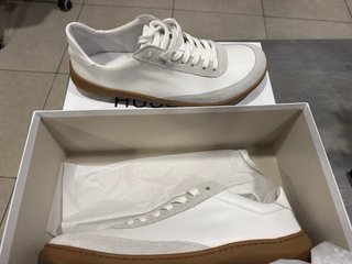 Zapatillas Hussars Perseo Blancas sin uso.