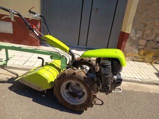 Motocultor agrícola Grillo con remolque