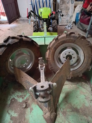 Motocultor agrícola Grillo con remolque