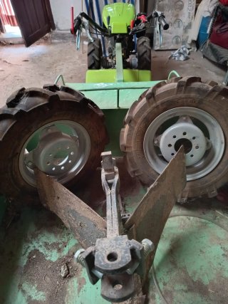 Motocultor agrícola Grillo con remolque