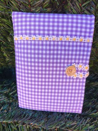 Funda de libro cuadros morado y blanco