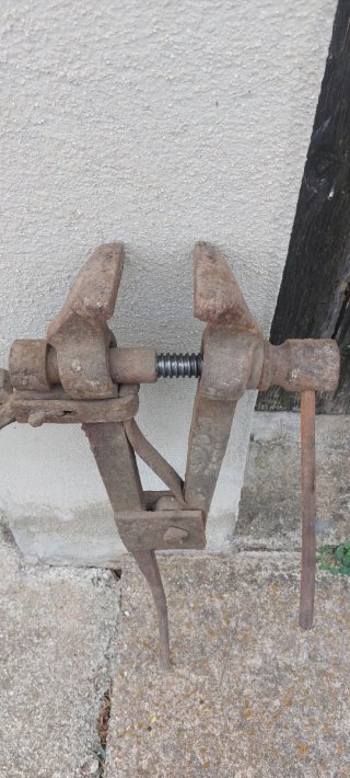 Tornillo de banco antiguo