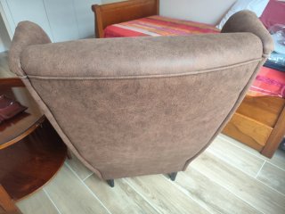 Sillón orejero Ikea marrón impecable.