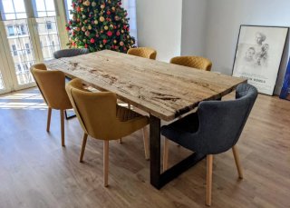 Mesa de comedor de madera rústica