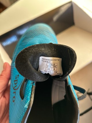 Botas de fútbol Spyro azules y negras