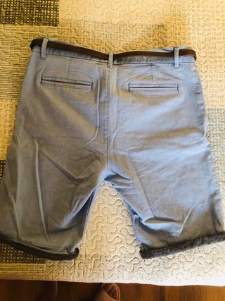 Bermuda azul con cinturón Talla M