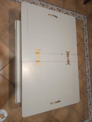 Mesa Arpón Baja Madera Pino Blanca y Dorada
