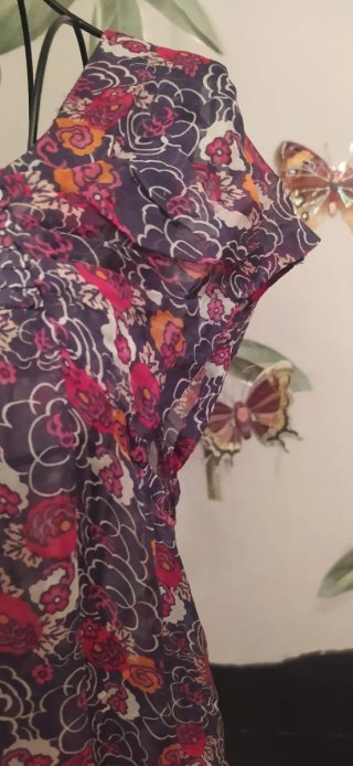 Blusa de seda floral