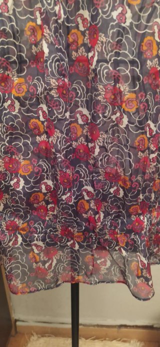 Blusa de seda floral