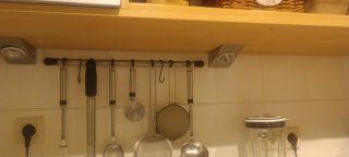 Vetrina moderna in cristallo resistente agli acidi e legno
