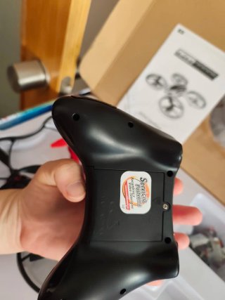 Drone de juguete rojo y negro Marca world wrands