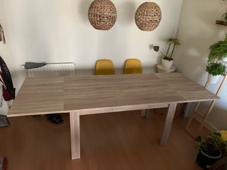 Mesa de comedor de madera