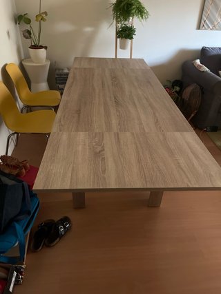Mesa de comedor de madera