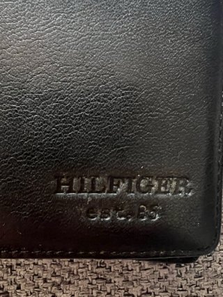 Cartera Tommy Hilfiger Piel Negra