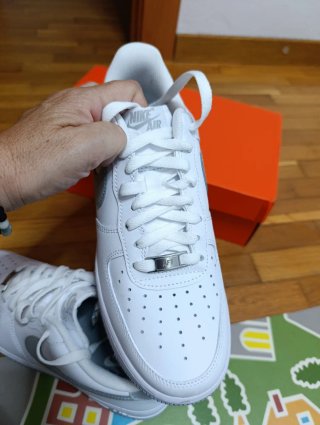 Zapatillas Nike Air Force Blancas y Grises