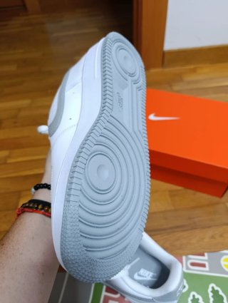 Zapatillas Nike Air Force Blancas y Grises